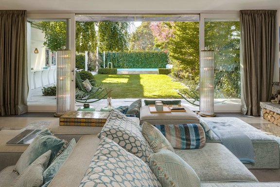 Living area with view into the garden