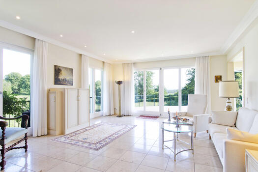 Light flooded living area