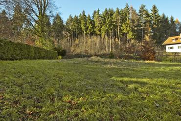Grosszügiges Baugrundstück in idyllischer Lage direkt am Landschaftsschutzgebiet
