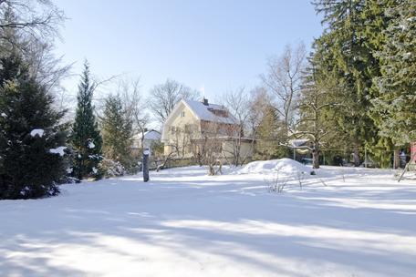 Großzügiges Baugrundstück mit attraktivem Baurecht für 3 Villen bzw Doppelvillen