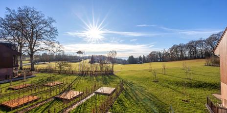 Neubau: Großzügiges Eckhaus in idyllischer Lage am Starnberger See