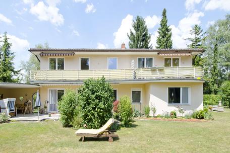 Großzügiges Ein- oder Mehrfamilienhaus mit weiterem Baurecht