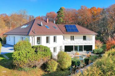 Großzügiges Einfamilienhaus auf 4.000 m² Parkgrundstück mit Seeblick