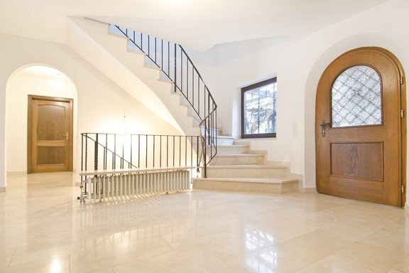 Spacious entrance hall