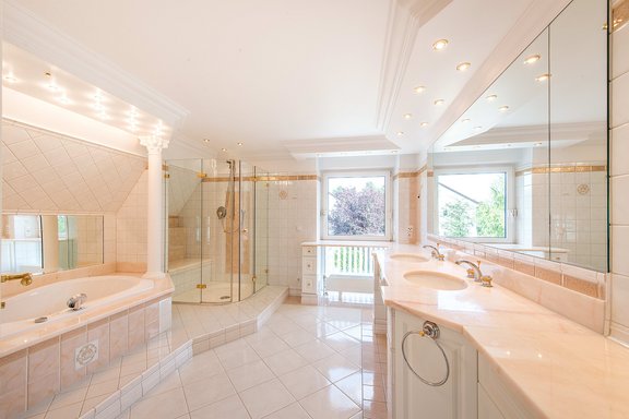 Elegantes Badezimmer