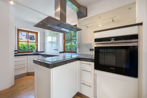 Zeitlos-moderne Einbauküche