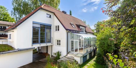 Großzügiges Einfamilienhaus mit individuellem Charme in idyllischer, zentraler Lage
