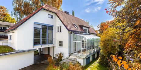 Großzügiges Einfamilienhaus mit individuellem Charme in idyllischer, zentraler Lage