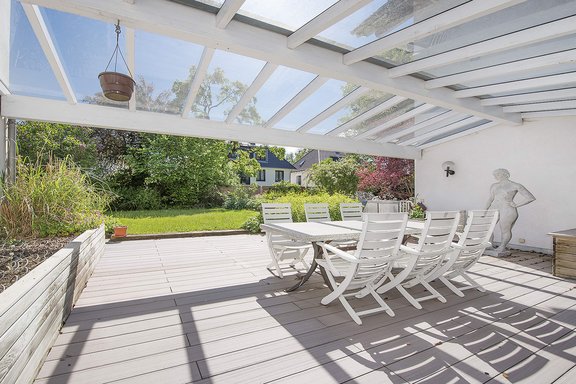 Überdachte Sonnenterrrasse