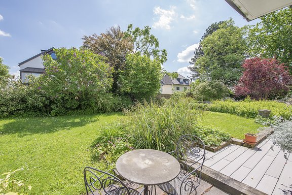 Herrlich eingewachsener Garten