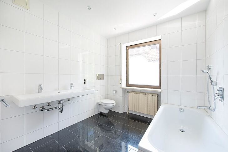 Helles Badezimmer