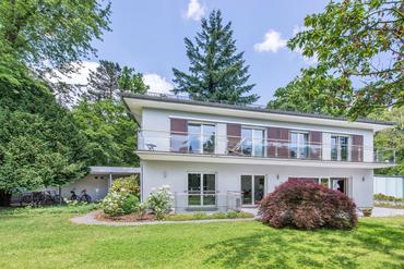 Spacious detached house with modern equipment