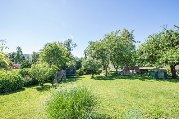 Weitläufiger Südgarten