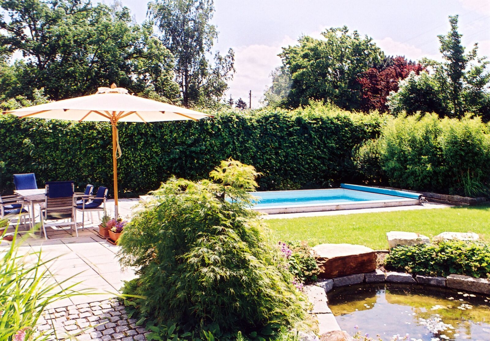 Garten mit Pool