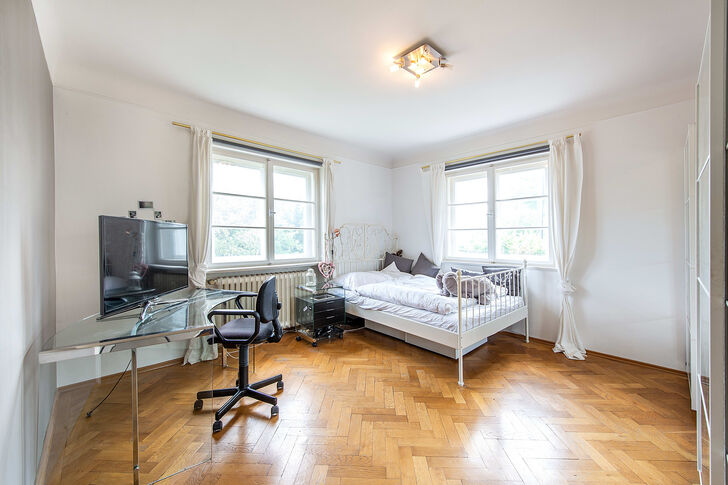 Helles gut geschnittenes Zimmer im OG