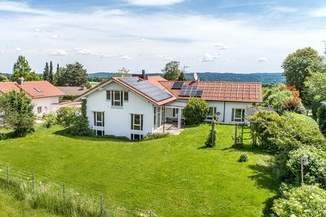 Großzügiges Familiendomizil mit Potential und Alpenblick