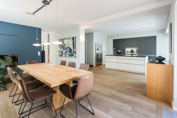 Essbereich mit Kamin