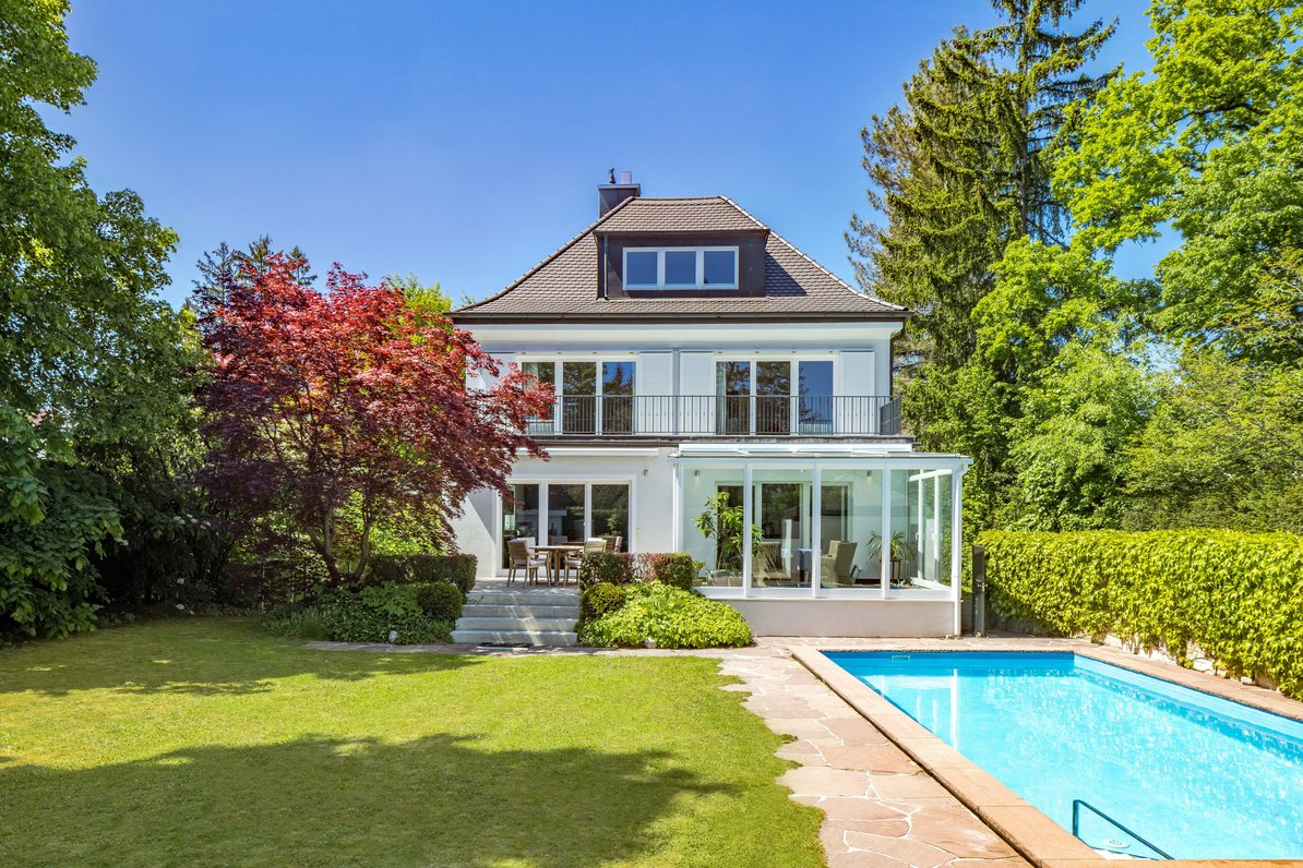 Outdoor-Paradies mit Pool