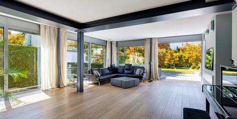 Großzügiges Familiendomizil mit Spa-Bereich, Traumgarten und Pool in Villenlage