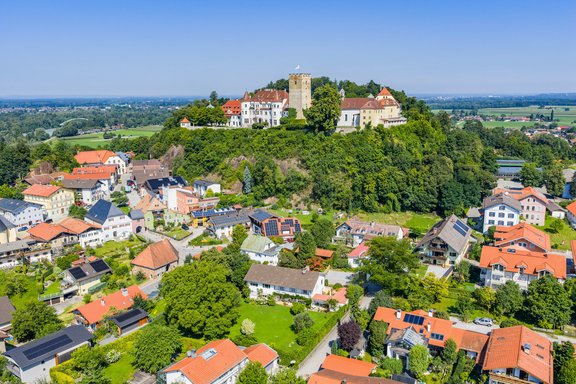 Exklusive Lage am Fuß von Schloss Neubeuern