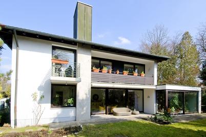 Spacious detached house with garden in quiet best location