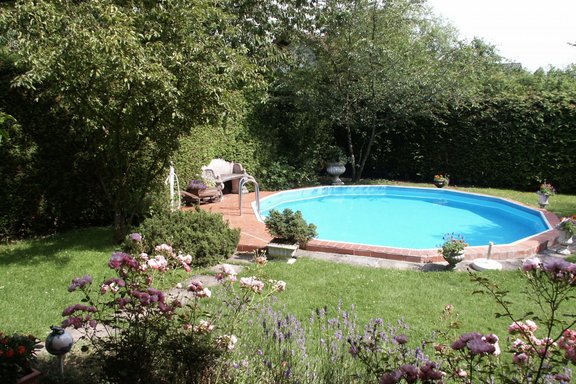 Garten mit Pool