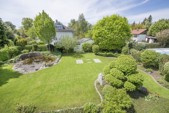 Schön angelegter Südwest-Garten