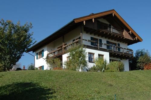 Großzügiges, modernes Landhaus mit schönem Berg- und Weitblick