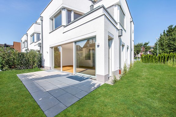 Terrasse mit Gartenbereich