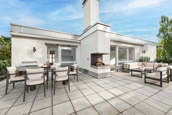 Atemberaubende Dachterrasse von ca. 152 m² (virtuell möbliert)