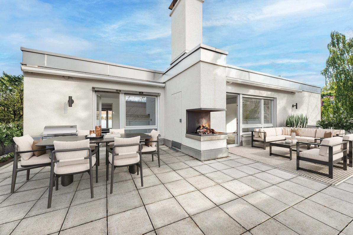 Atemberaubende Dachterrasse von ca. 152 m² (virtuell möbliert)