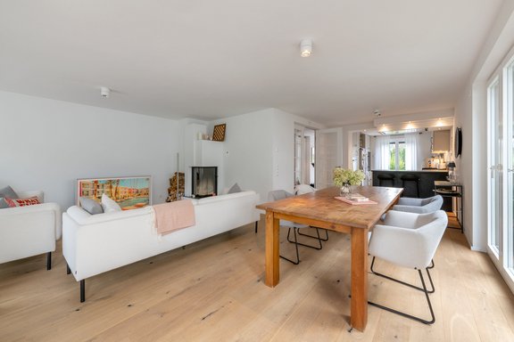 Wohnbereich mit Kamin