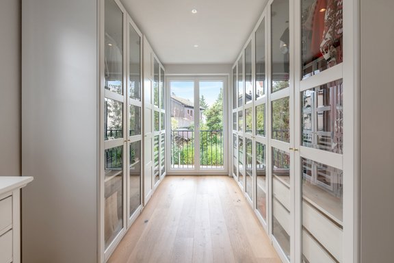 Ankleide mit Schränken