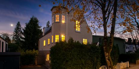 Großzügiges Wohngefühl: Einfamilienhaus mit Traumgarten zur Neugestaltung