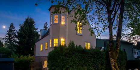 Spacious living: detached house with dream garden for redesign