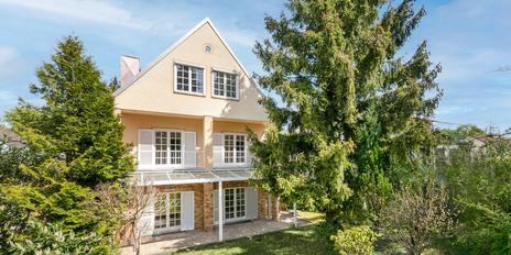 Großzügiges Wohngefühl: Einfamilienhaus mit Traumgarten zur Neugestaltung