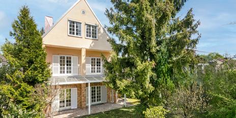 Großzügiges Wohngefühl: Einfamilienhaus mit Traumgarten zur Neugestaltung