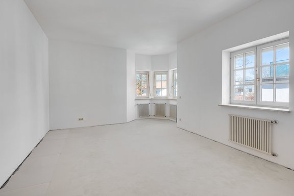 Charming flair in the tower bay