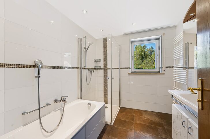Badezimmer mit Tageslicht