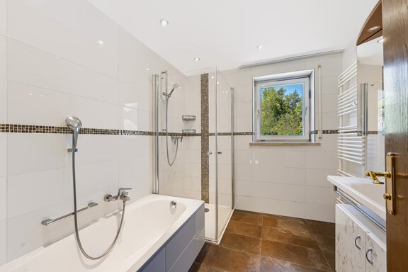 Badezimmer mit Tageslicht