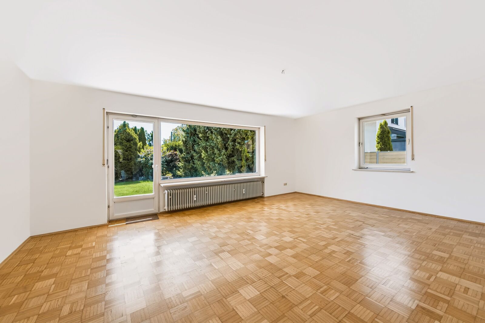 Lichtdurchflutetes Wohnzimmer
