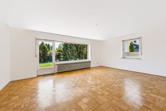 Lichtdurchflutetes Wohnzimmer