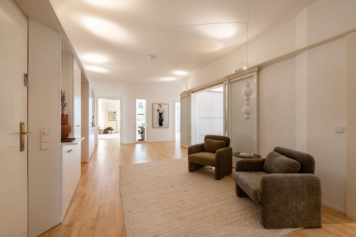 Spacious entryway