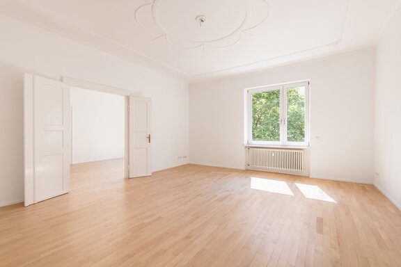 The living room as part of the typical spatial layout of older buildings