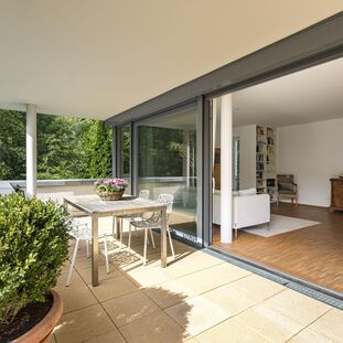 Terrasse mit Gartenzugang