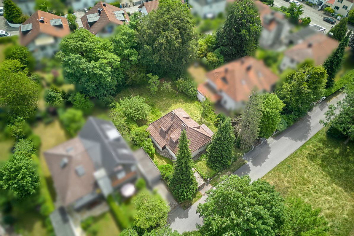 Geräumiges Grundstück mit Altbestand