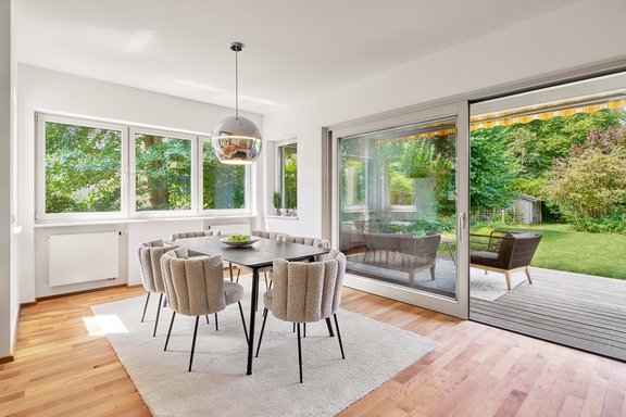 Dining room with a view of the countryside