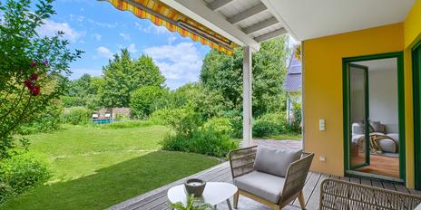 Grünes Wohlfühlambiente: Stilvolles Familiendomizil mit Traumgarten in guter Lage