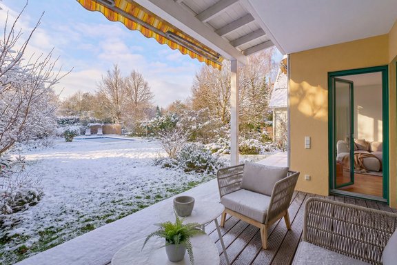 Überdachte Terrasse m. Markise