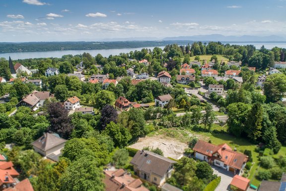 Zentrale Lage in Feldafing, nur wenige Gehminuten vom Ortskern entfernt und in Laufnähe zum See
